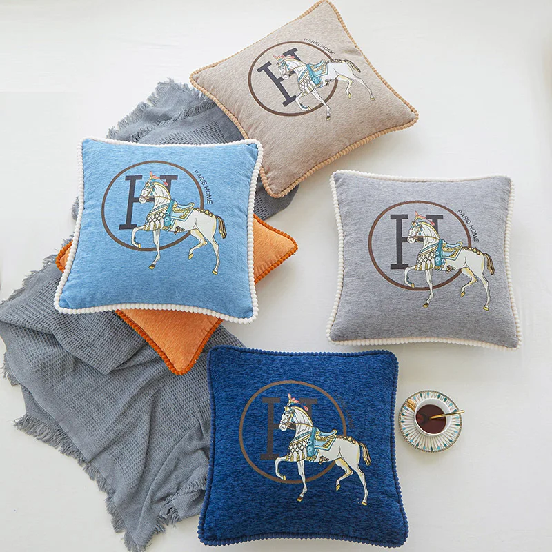 Factory High Quality Home Decor Customized Horse Jacquard Chenille Sofa Cushion Cover Woven Throw Pillows