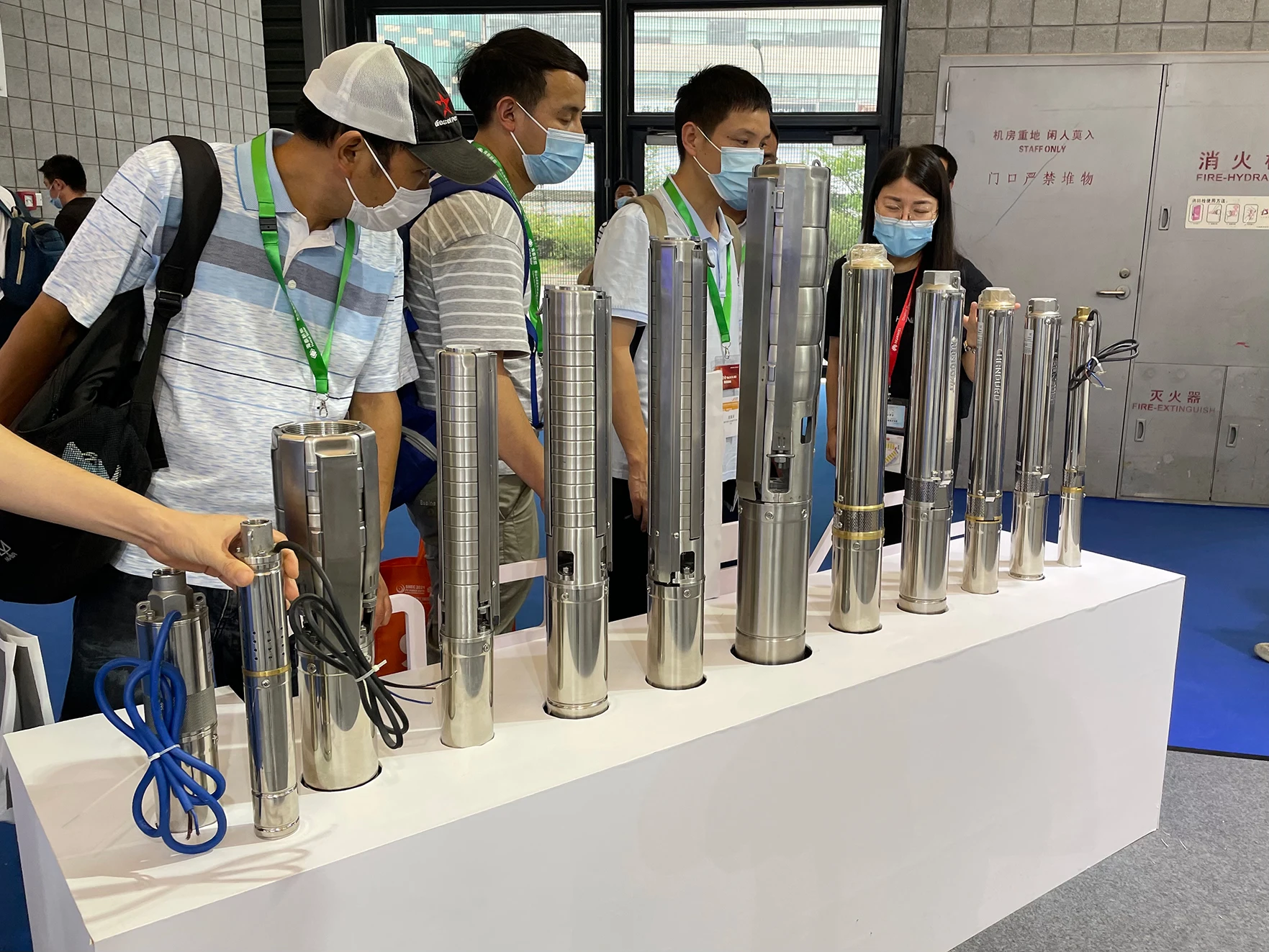 Солнечный погружной насос постоянного тока для сельского хозяйства 110 В 1300 Вт 5 м ^ 3/ч 146 4 дюйма