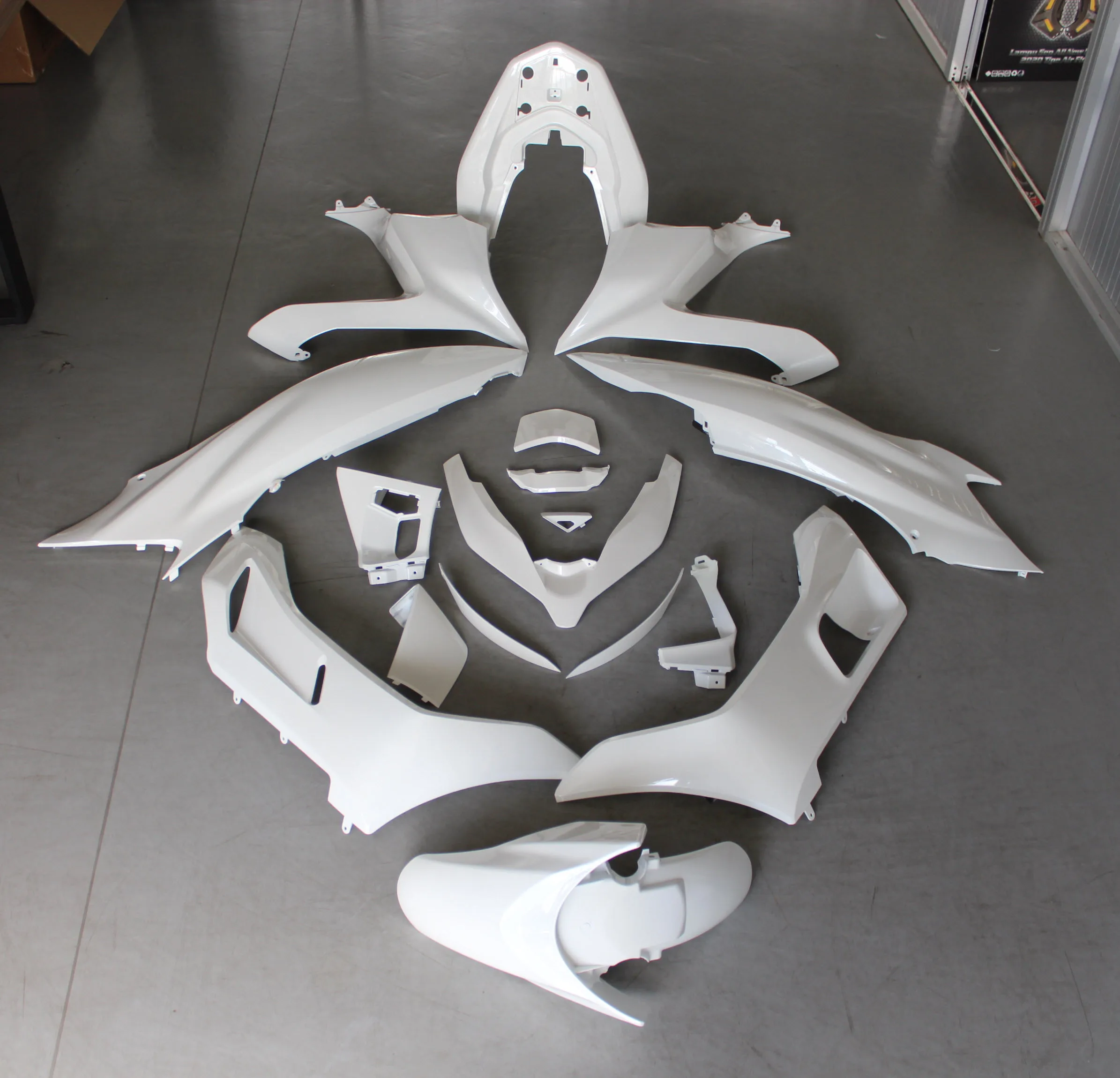 ホンダ PCX150用 フェアリングキット 本体カウルカバー 2018-2025