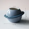 Planète bleue avec des trous