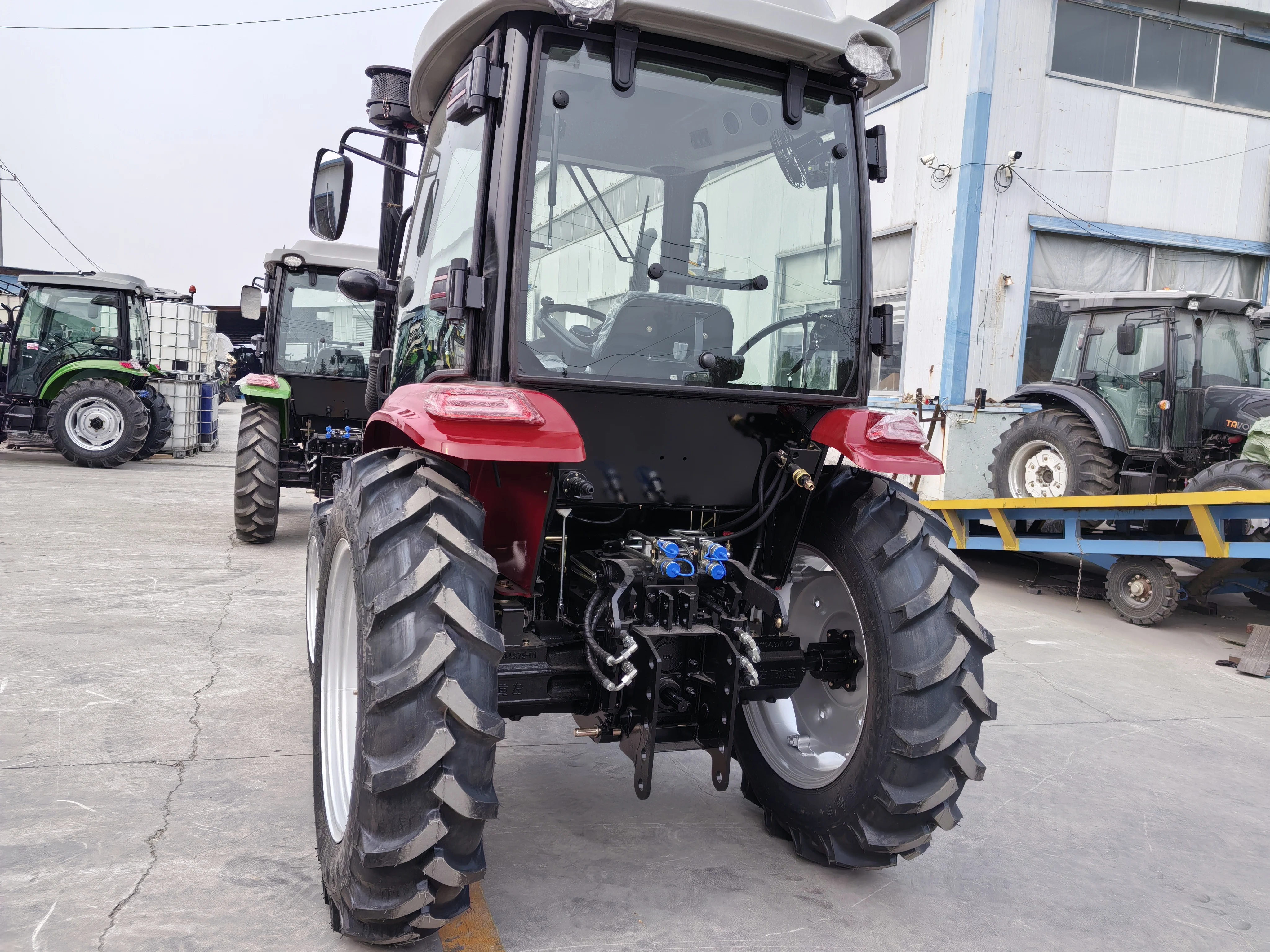 Foton 554 Model 4x4WD Multifunctional Tractor New Condition 50hp Diesel Engine 80hp Rated Power Red Cabin with Iseki Gearbox