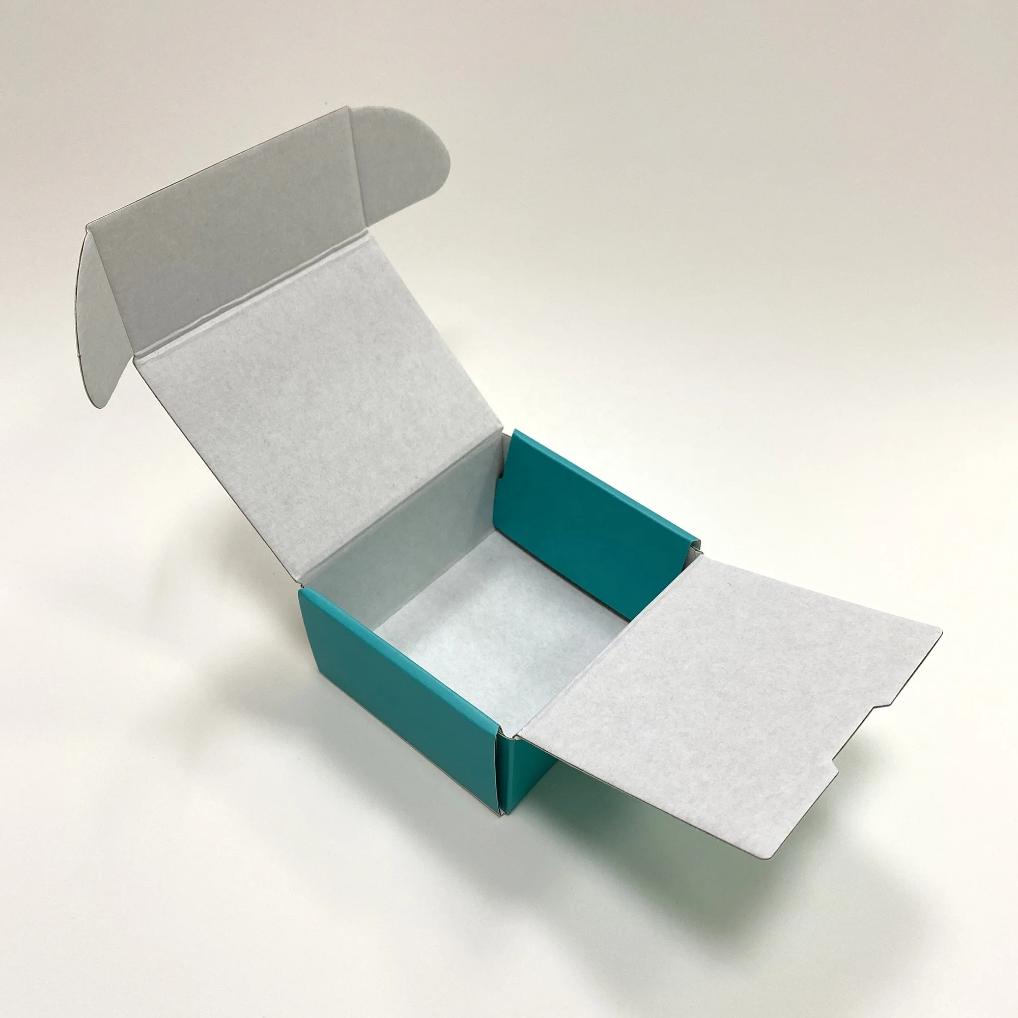Custom Wholesale Kraft White Paper Color logo Corrugated Cardboard Box Shipping Packaging Box