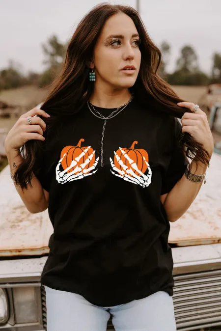 La Donna Con Creativo Compone Come Il Serpente Ed Il Ratto In Sue Mani Scherzo Del Primo Piano Di Orrore Di Halloween Spaventoso Image77226753 - Foto 3