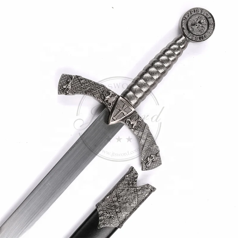 12世紀の中世ヨーロッパの歴史的な十字軍の騎士テンプラーの剣