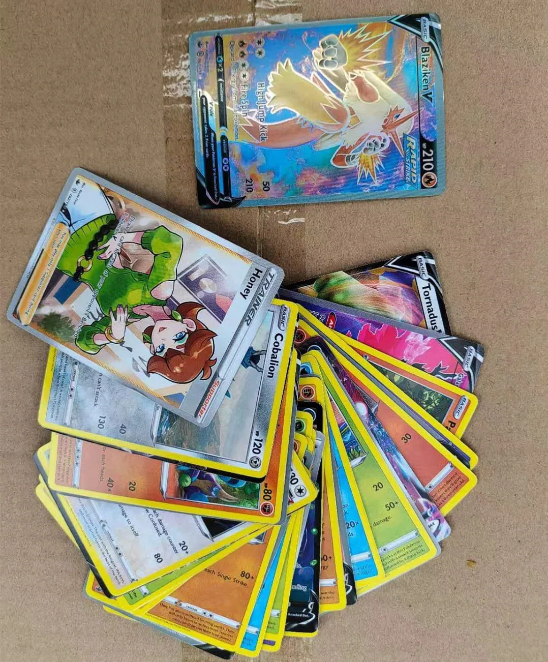 Оптовая продажа, новый стиль, железная коробка, карты POKEMON, игральные карты на английском и испанском языках