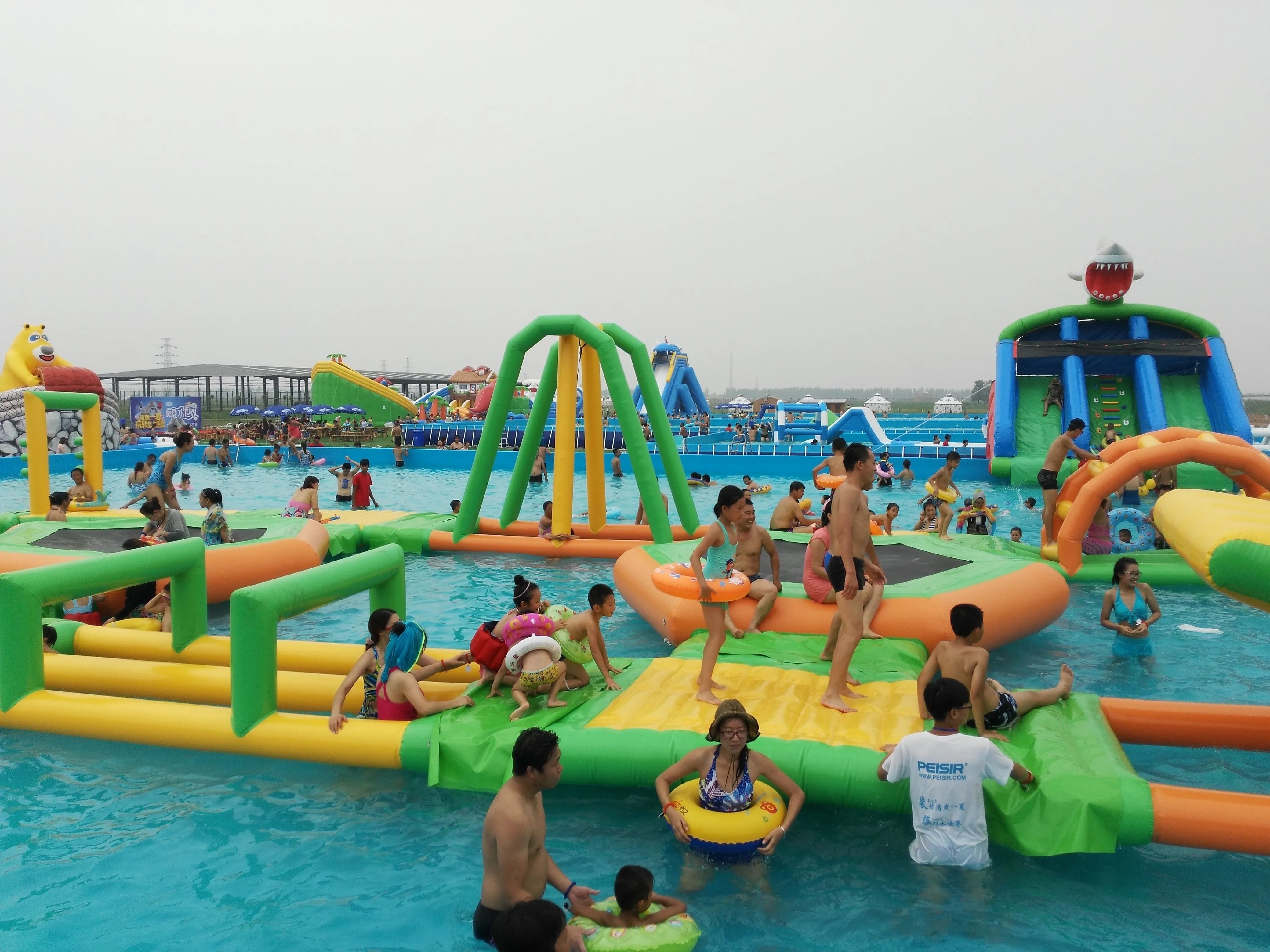 Modern China Wonder Hoops Bounce House Inflatable Pontoon Slide Water
