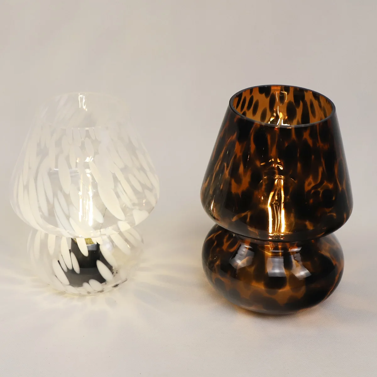 High Quality Material Leopard Creative Gift Night Light Translucent Bedside Lamp Glass Striped Mushroom Table Lamp details