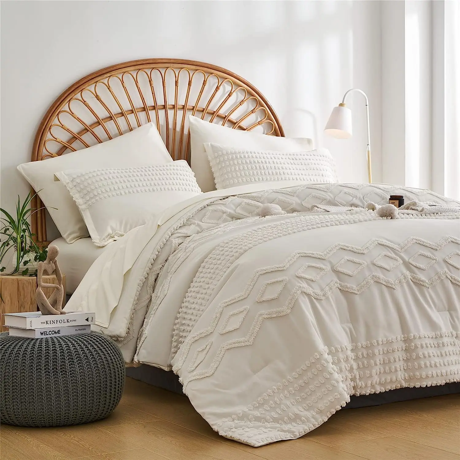 Luxury Polyester Comforter Set Provide Great Look to Your Bed