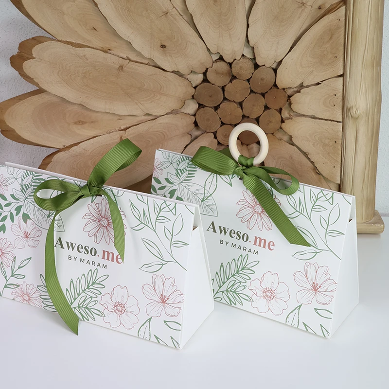 luxury custom Triangle paper wedding favor sweet candy box with handle supplier