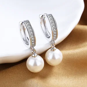 Fashionable Hypoallergenic Stud Earrings 18K Gold-Plated Round White Faux Pearl Jewelry IGI Certified for Women's Anniversary