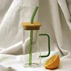 Verde Esmeralda, paja verde, tapa de la taza