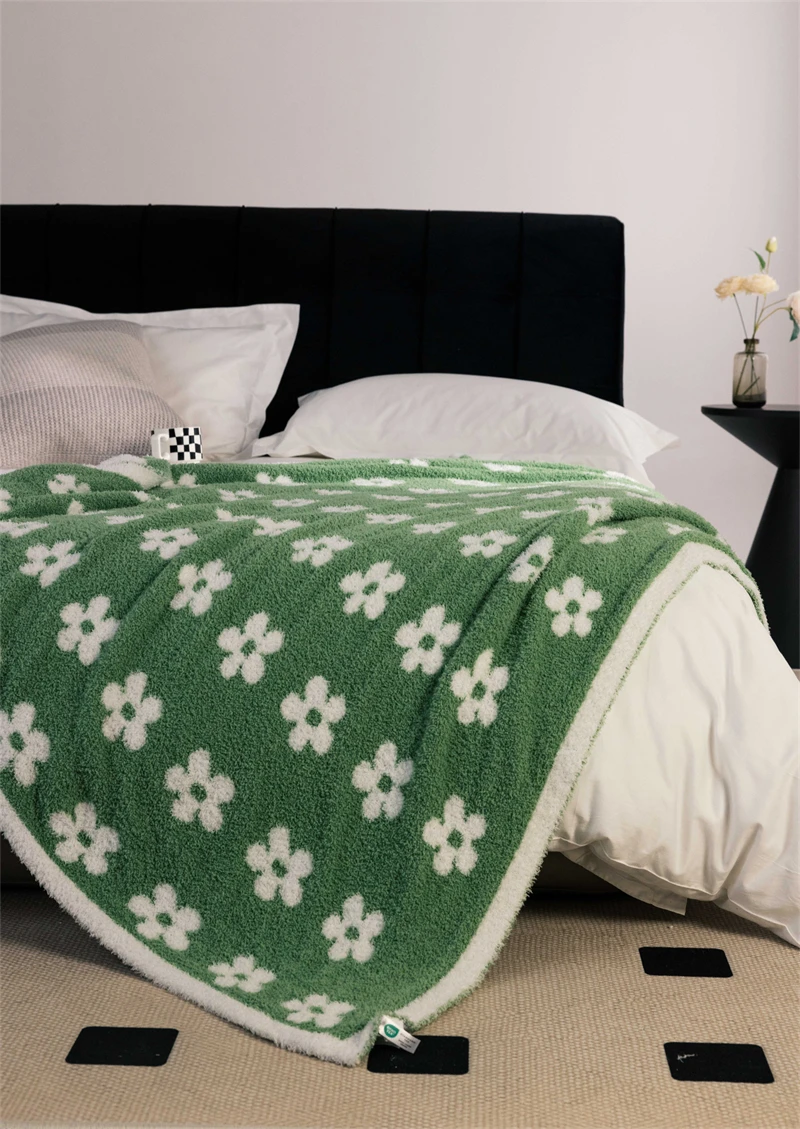 Factory new daisy  Chunky Polyester Soft Comfortable Knitted Throw Blanket for bed sleeping  PLD supplier