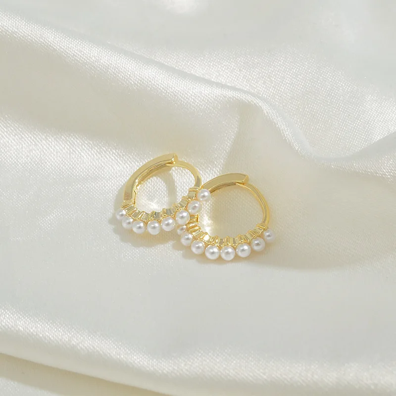 2022 Latest Design Pearl Earring Copper Gold Plated High Quality CC Huggie Earring Design for Woman