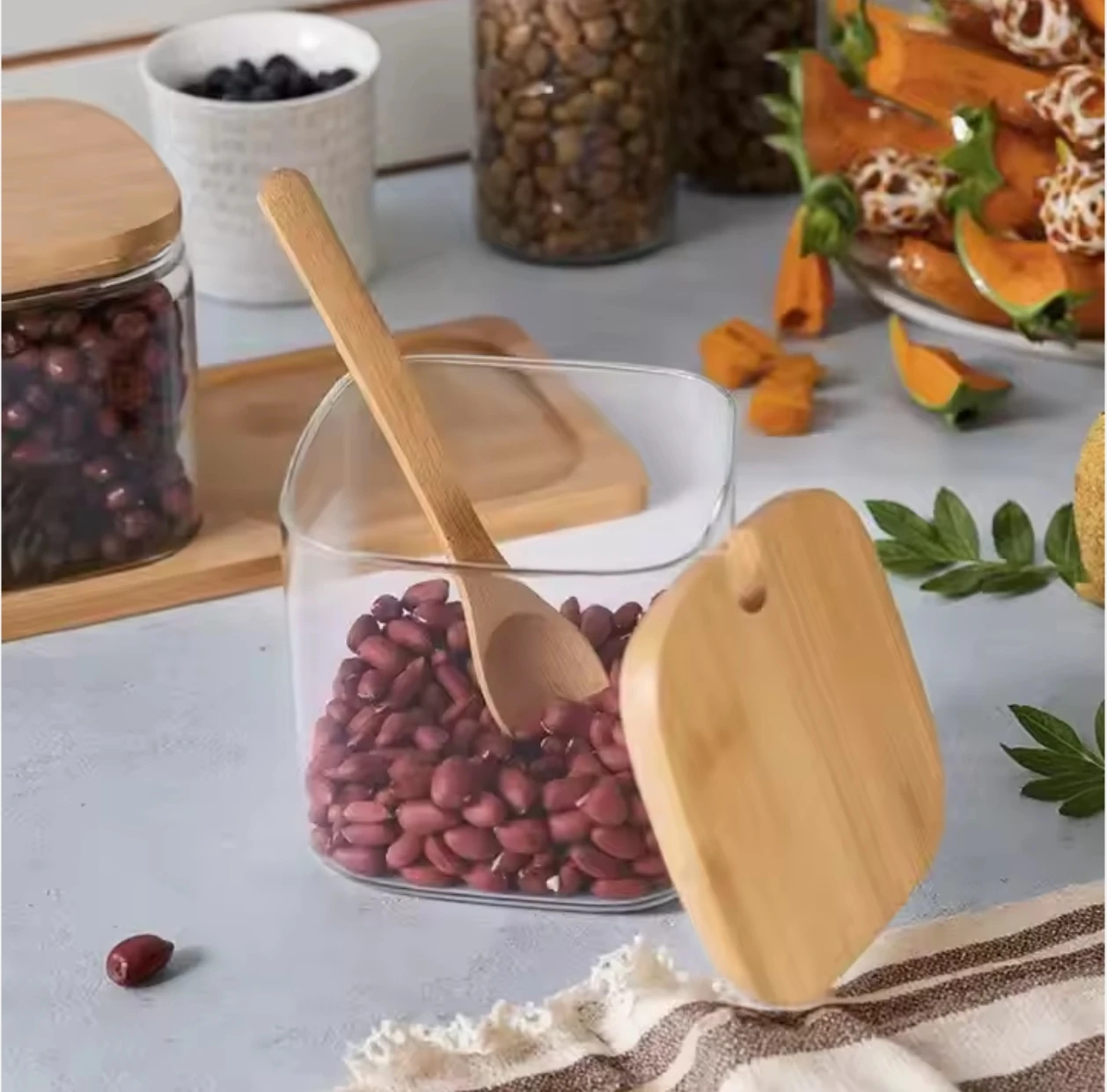 YOLOWE HOME Eco-Friendly 300ml Glass Mason Jar Spice Storage Set Bamboo Tray Condiment Jars Spoons for Sugar Pepper Party