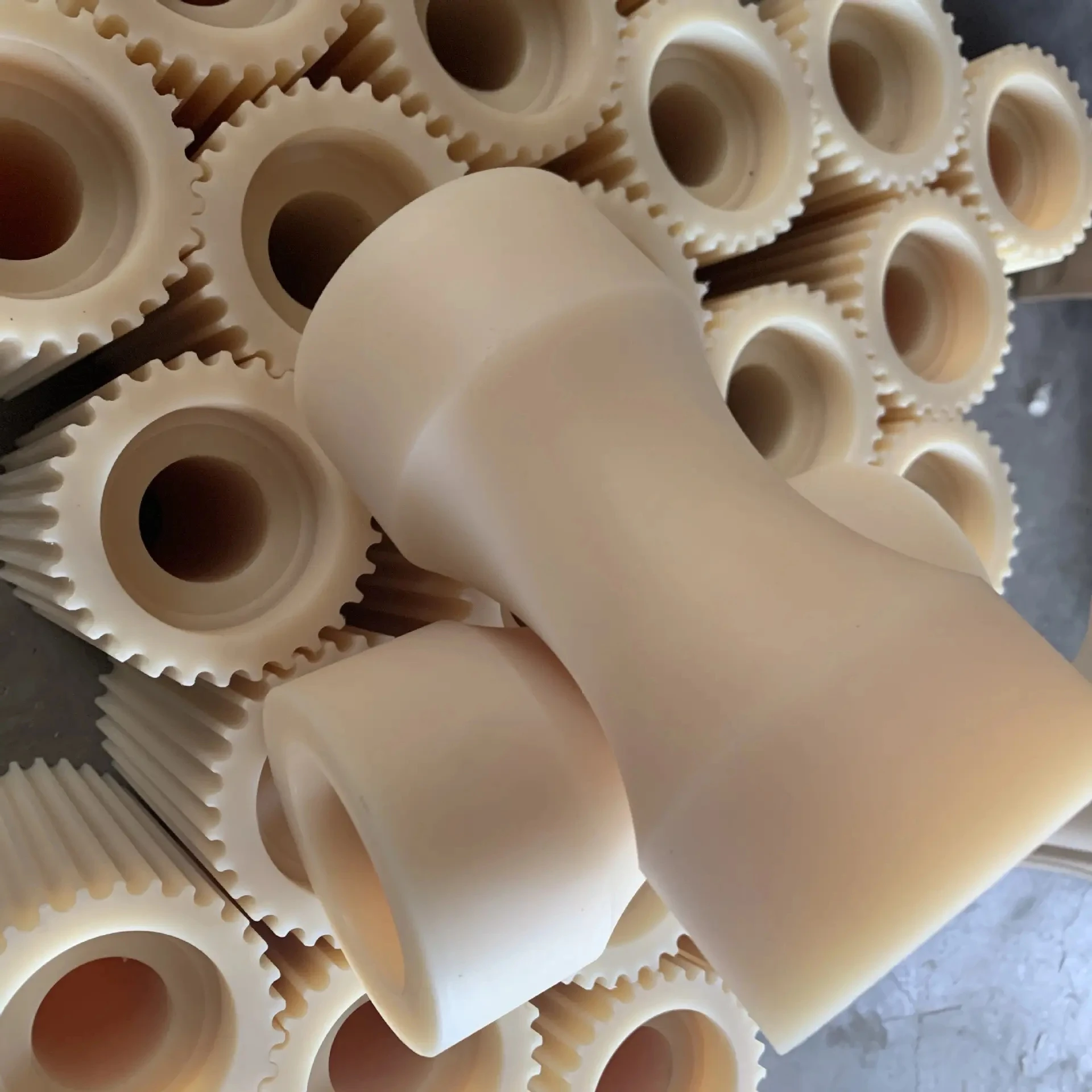 Pa6 черный цвет Низкая вязкость и высокое качество потока для армирования нейлонового пластикового