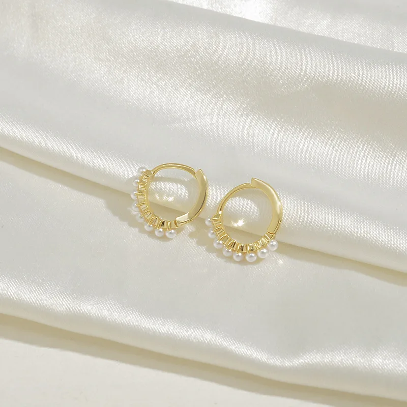 2022 Latest Design Pearl Earring Copper Gold Plated High Quality CC Huggie Earring Design for Woman