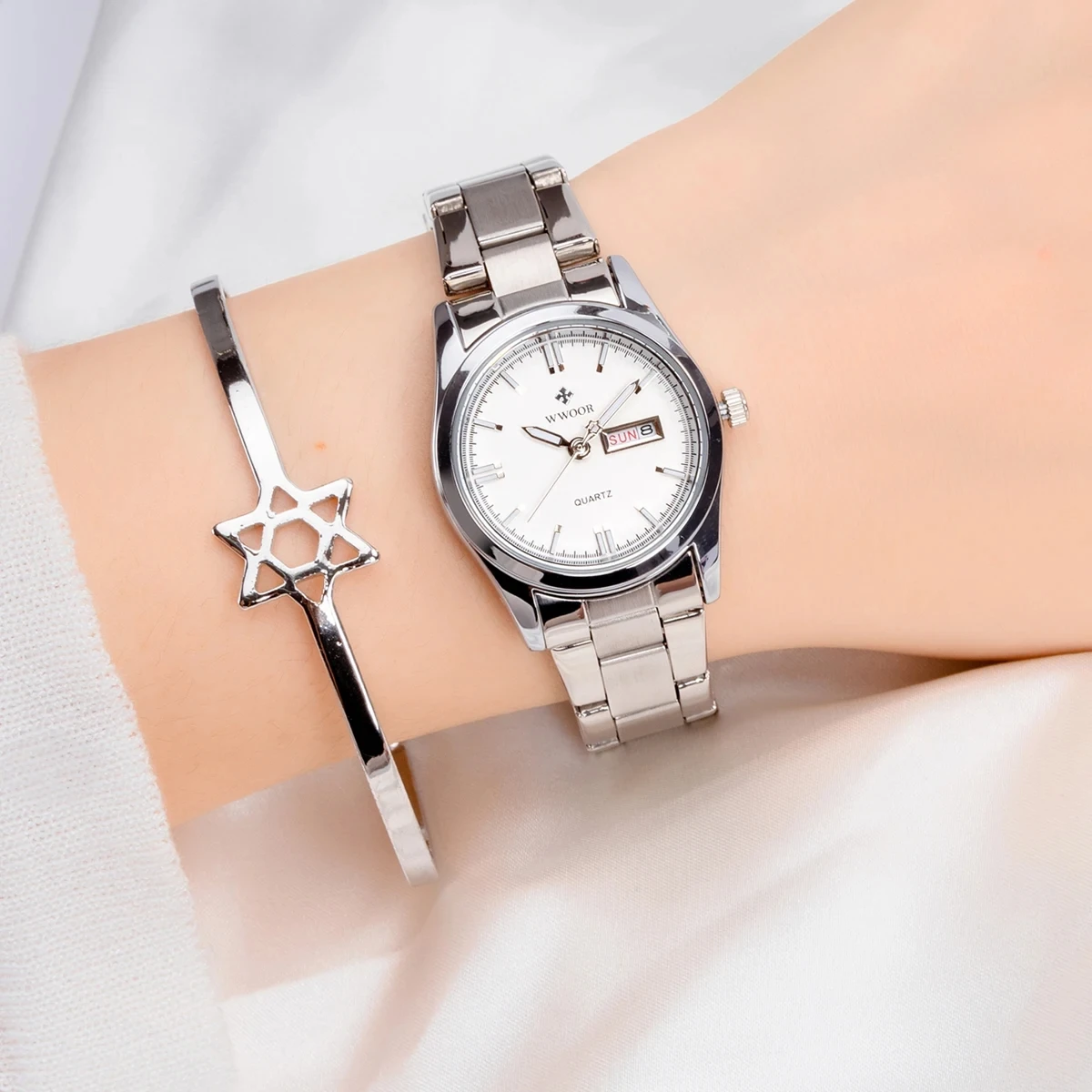 Wwoor 8804 Ladies Japan Quartz Auto Date Watch Calendar Week Display Luxury Fashion Women Clock Water Resistant Stainless Steel