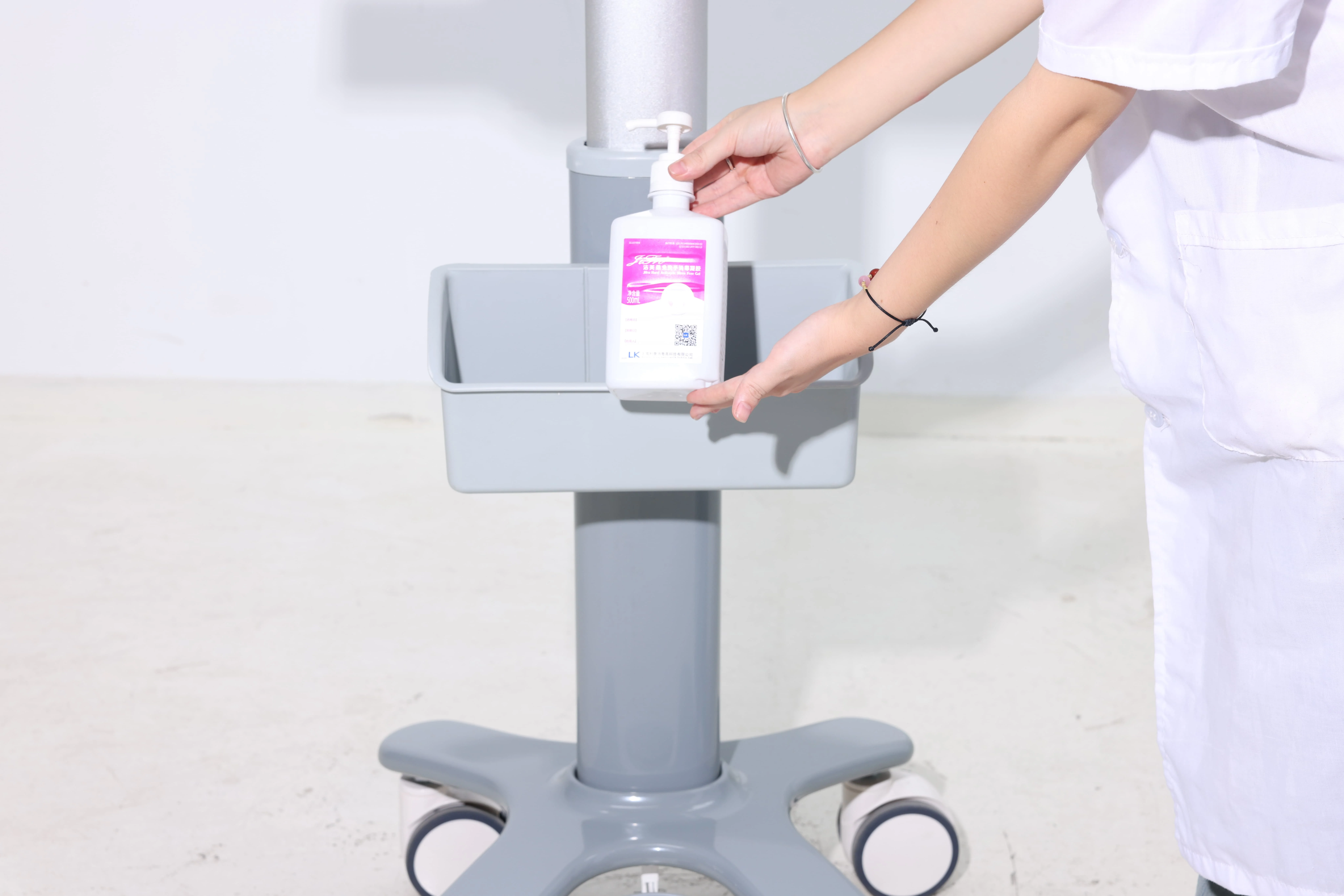 Compact Hospital Laptop Workstation Cart with ABS Material Space-Saving Design Recessed Mouse Area Stabilizing Aluminum Base 2