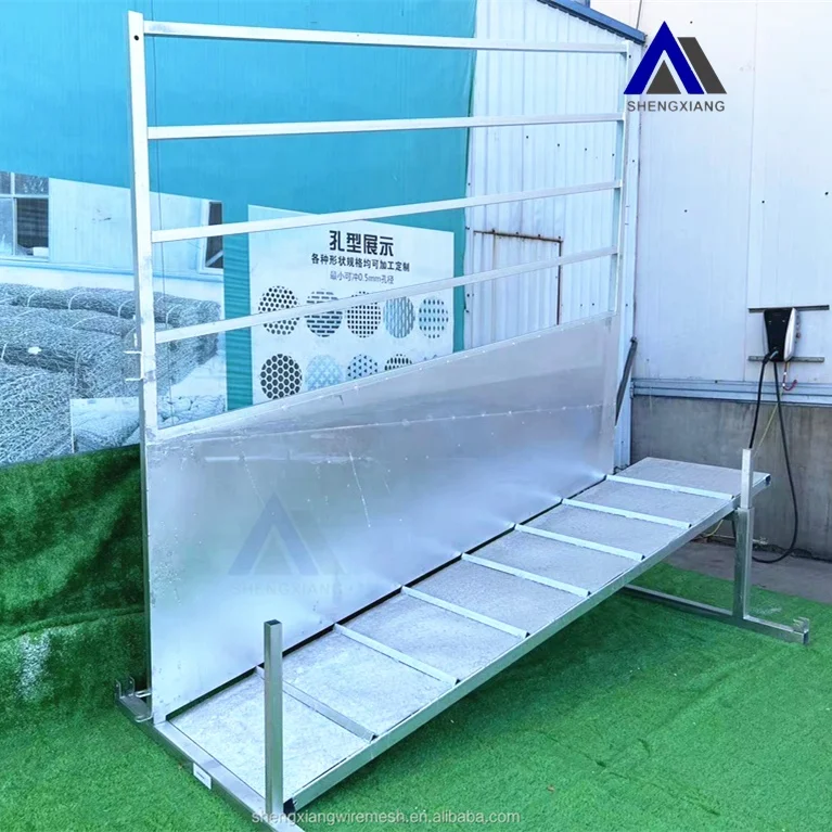 Heavy Duty Height Adjustable Cattle Loading Ramp 3.6m Farm Animal Husbandry Equipment Cattle Panels and Gate for Cattle Yard