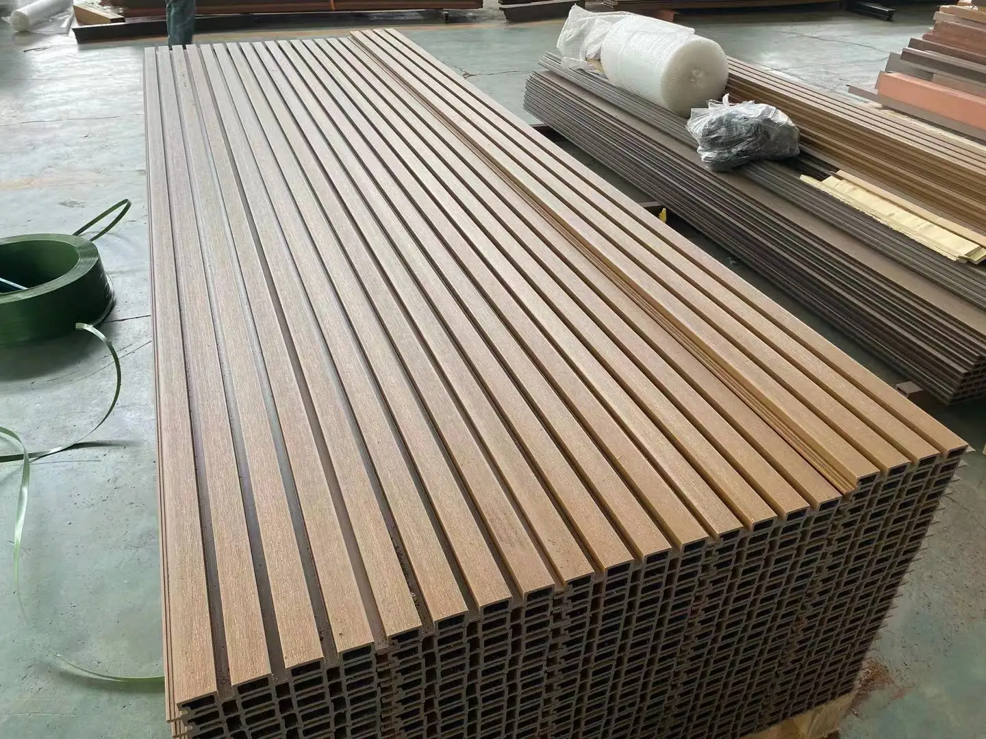 Waterproof Soundproof WPC Wall Panel Co-Extrusion Wood Cladding for Outdoor Exterior Wall PVC Ceilings in Strip Shape
