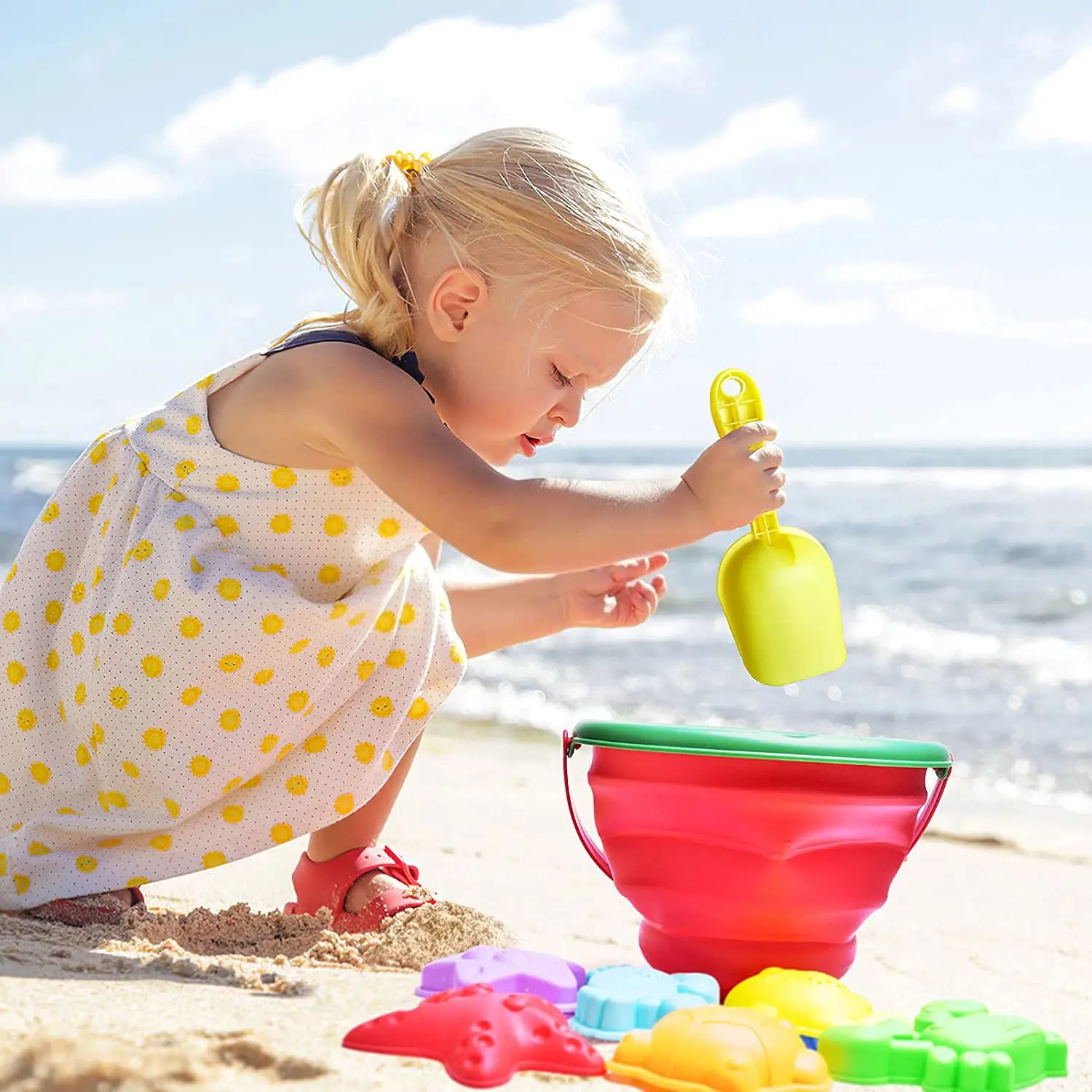 bucket of sand toys