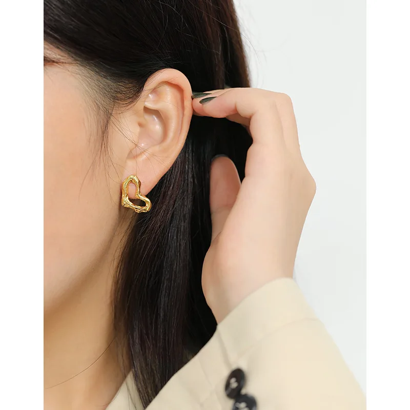 High Quality Jewelry 925 Sterling Silver Geometric Women Fashion Heart Stud Earrings(图4)
