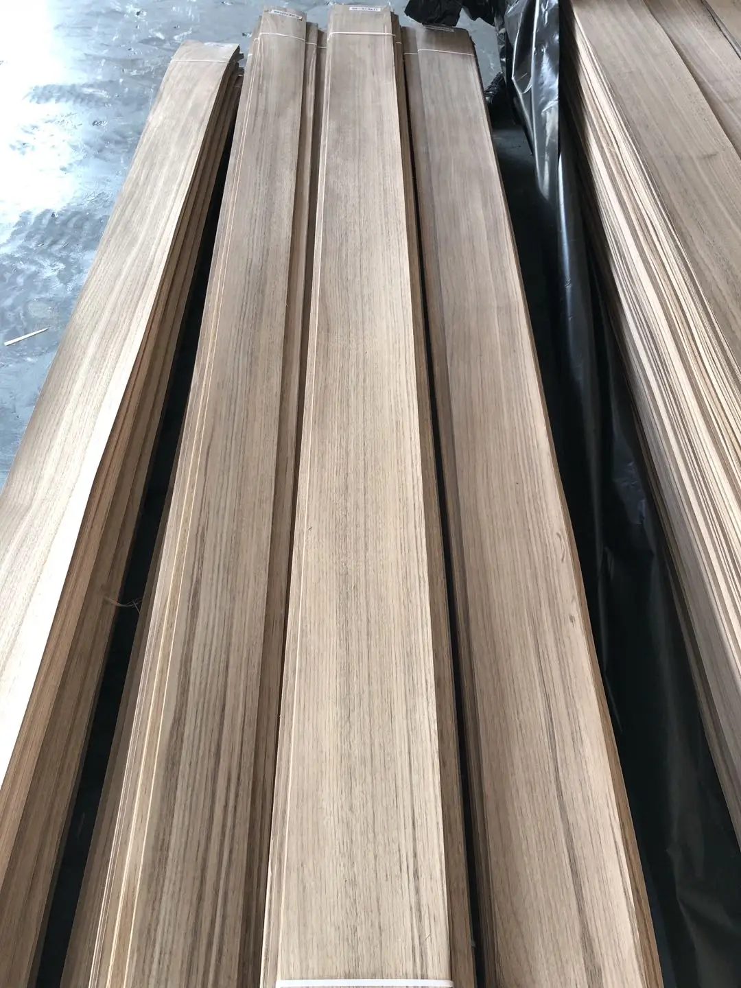 Natural Wood Veneer A/AA/AAA 0.45mm Straight Stripes Black Walnut American Natural Black Walnut Bark with Straight Stripes