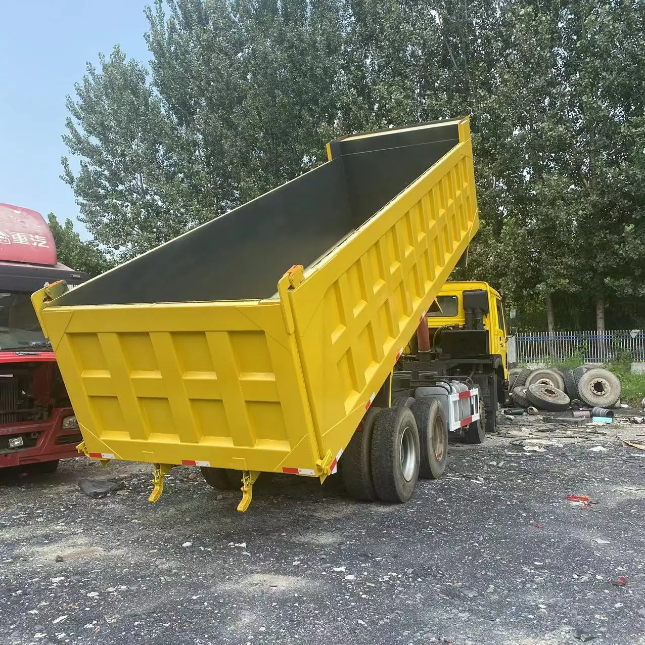 Gmqm Howo Tipper/ Dump Truck 6x4 10 Whslippersr Africa 12 Fast