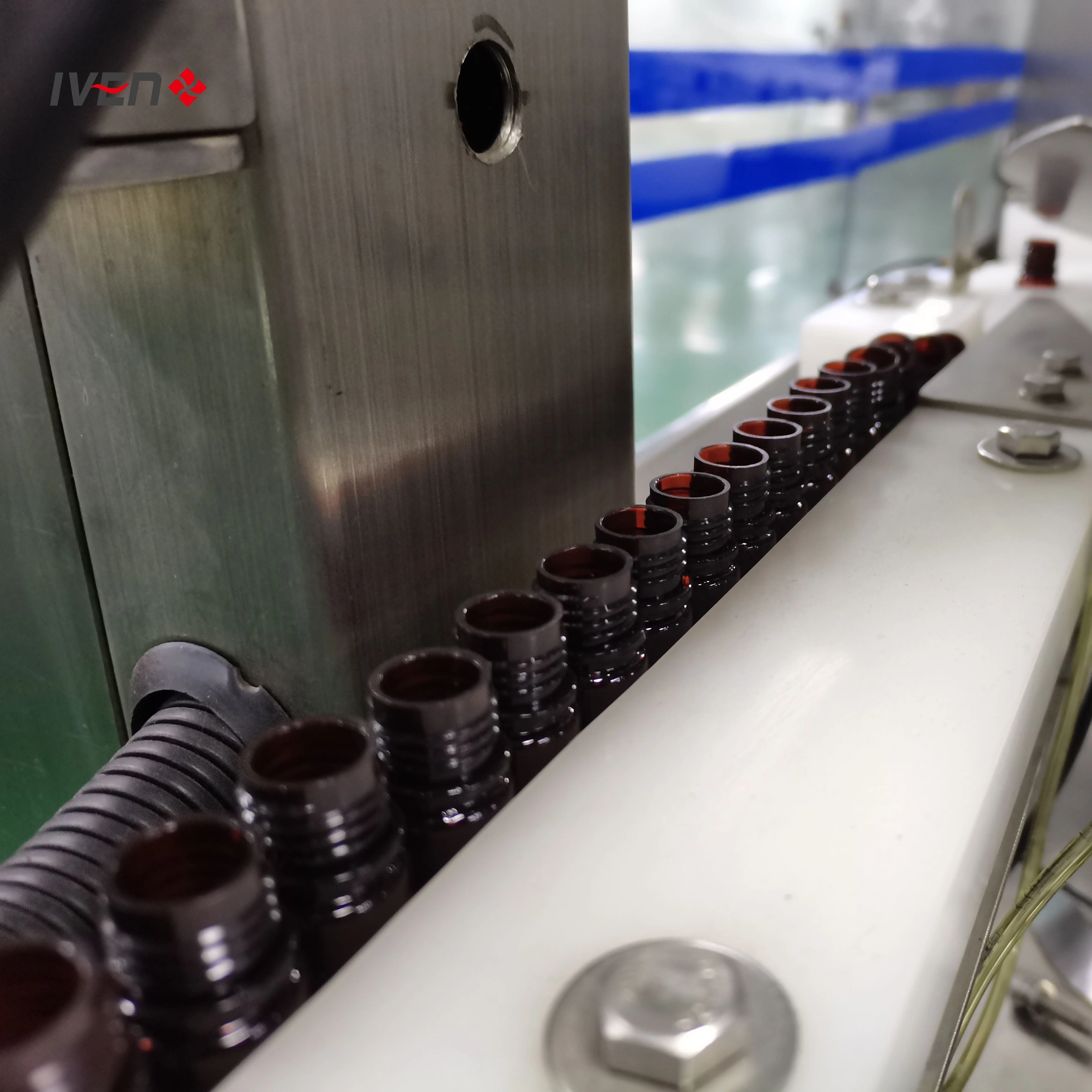 Automated Liquid Cough Syrup Filling Production Manufacturing Machine With Computer Interface Glucose Syrup Machine
