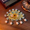 Spilla con occhio di perla