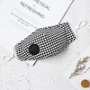 Petite grille noire avec valve de filtration
