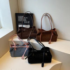 Beautiful Autumn and Winter New Shoulder Handbag Casual Leopard Print Fashion Retro Simple Tote Bag