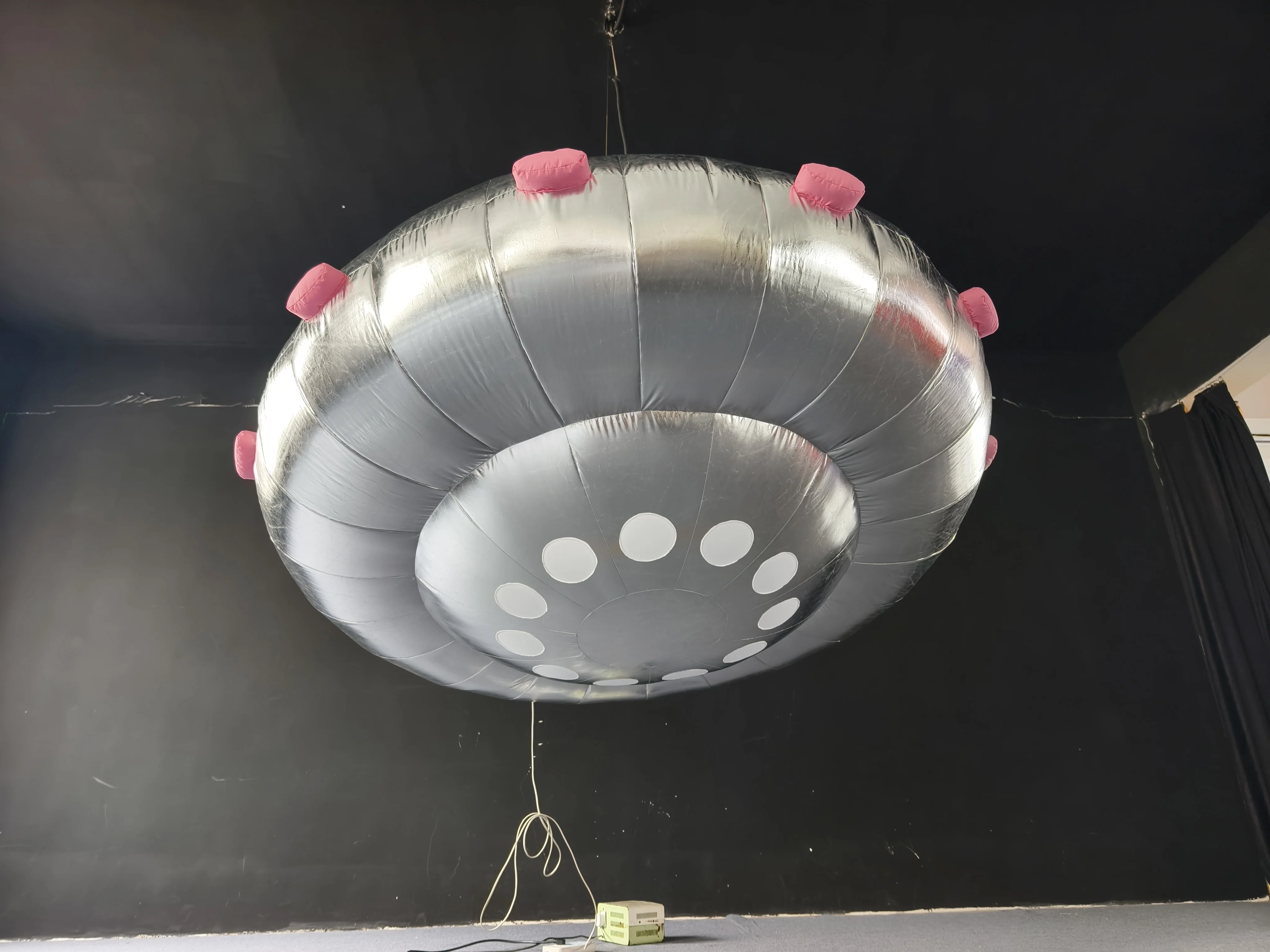 Premium Custom Sci-Fi UFO Inflatable, Long-Lasting Advertising Inflatable for Mall & Museum Themed Display