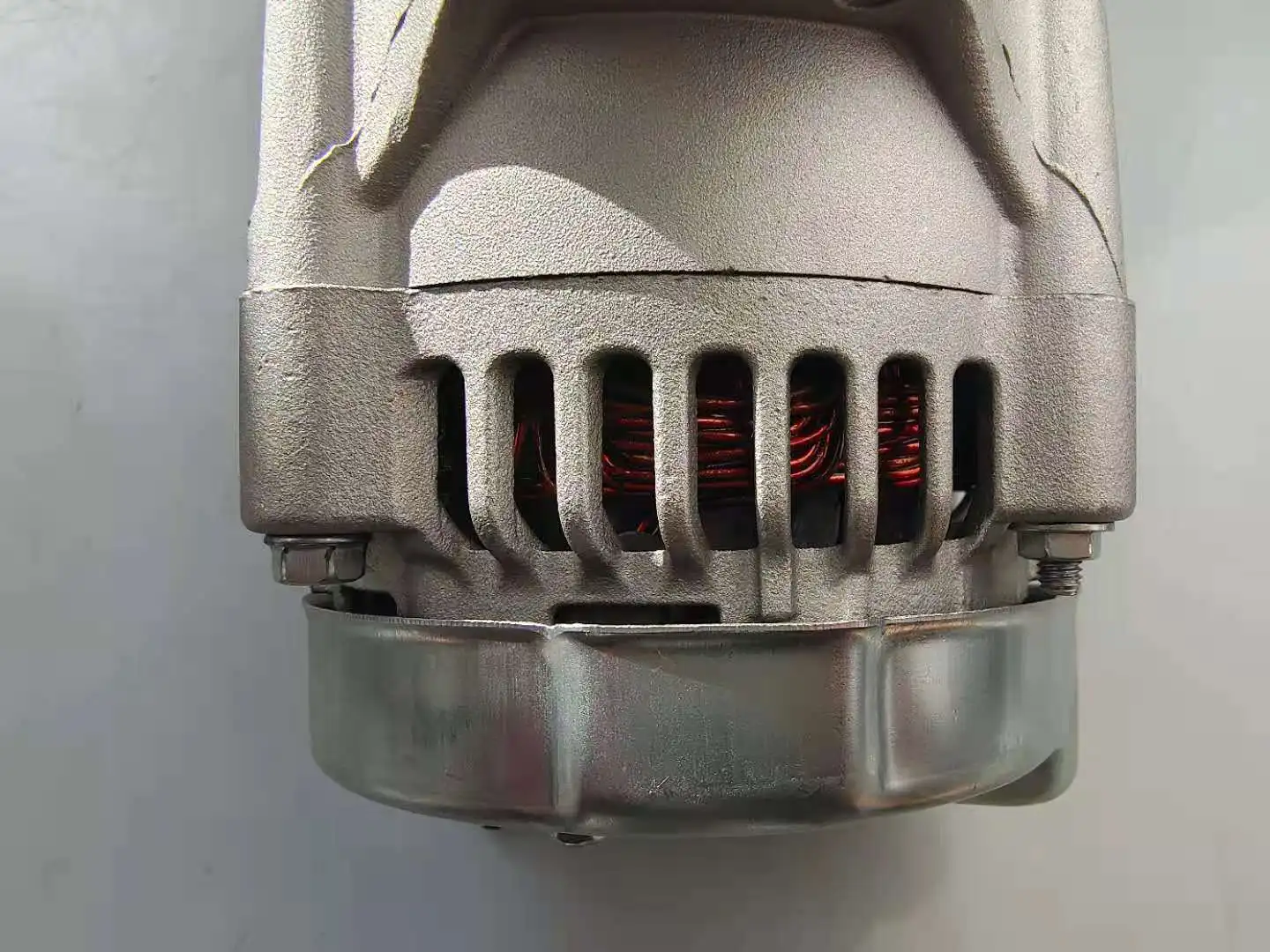 Kubota D1703 L3608トラクター部品TC339-15682マイクロオルタネーター