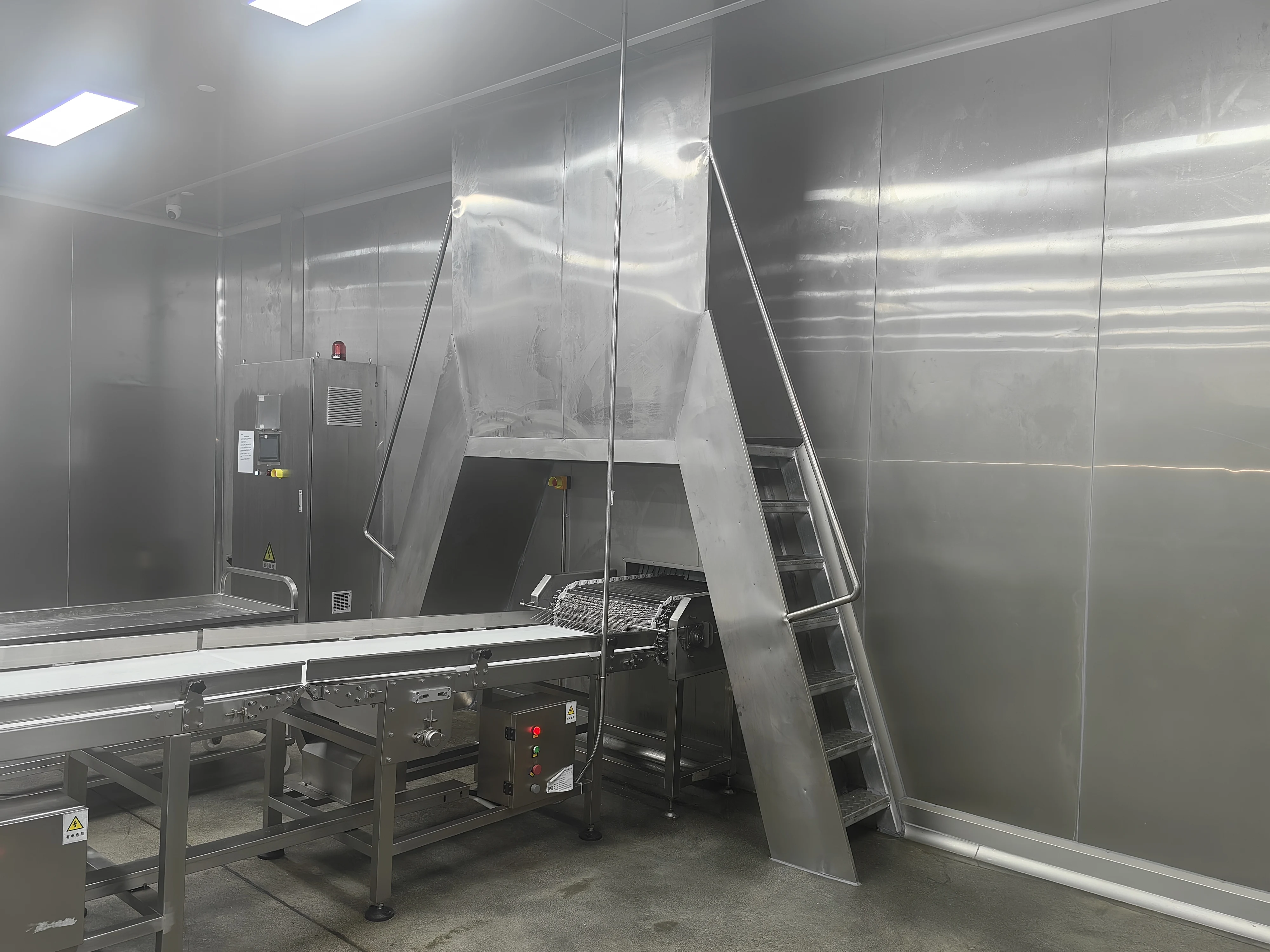 Large automatic spiral freezers for slaughterhouses and food processing plants