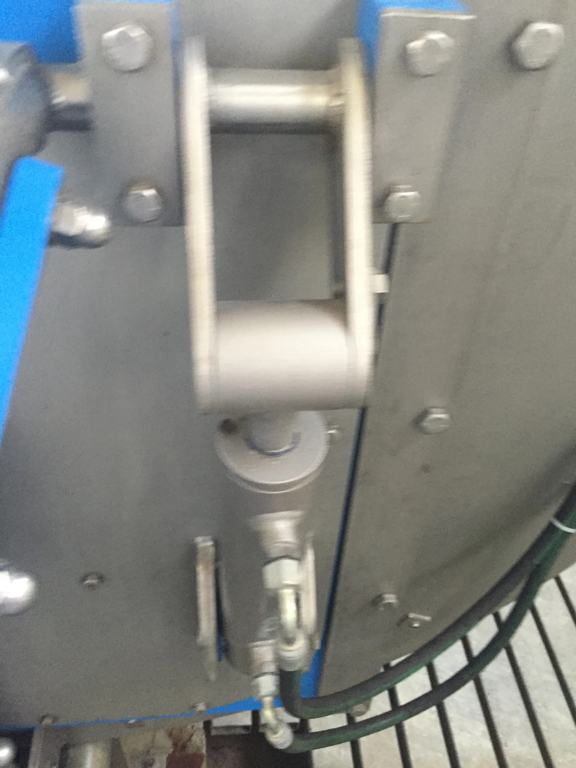 Professional pneumatic halal rotary slaughter box for humane and safe cattle processing