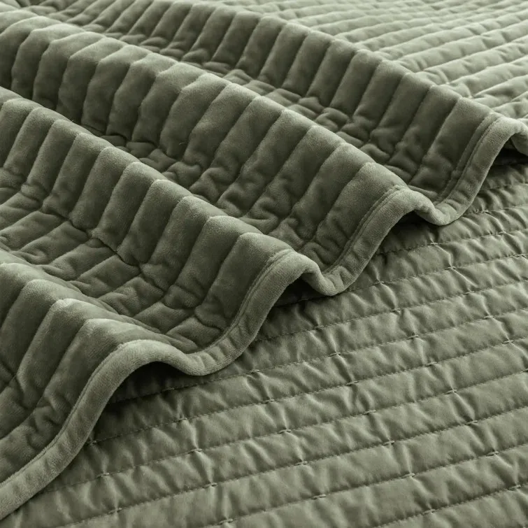 High Quality Comfortable Soft Velvet Flannel Luxury Comforter Sets Bedding