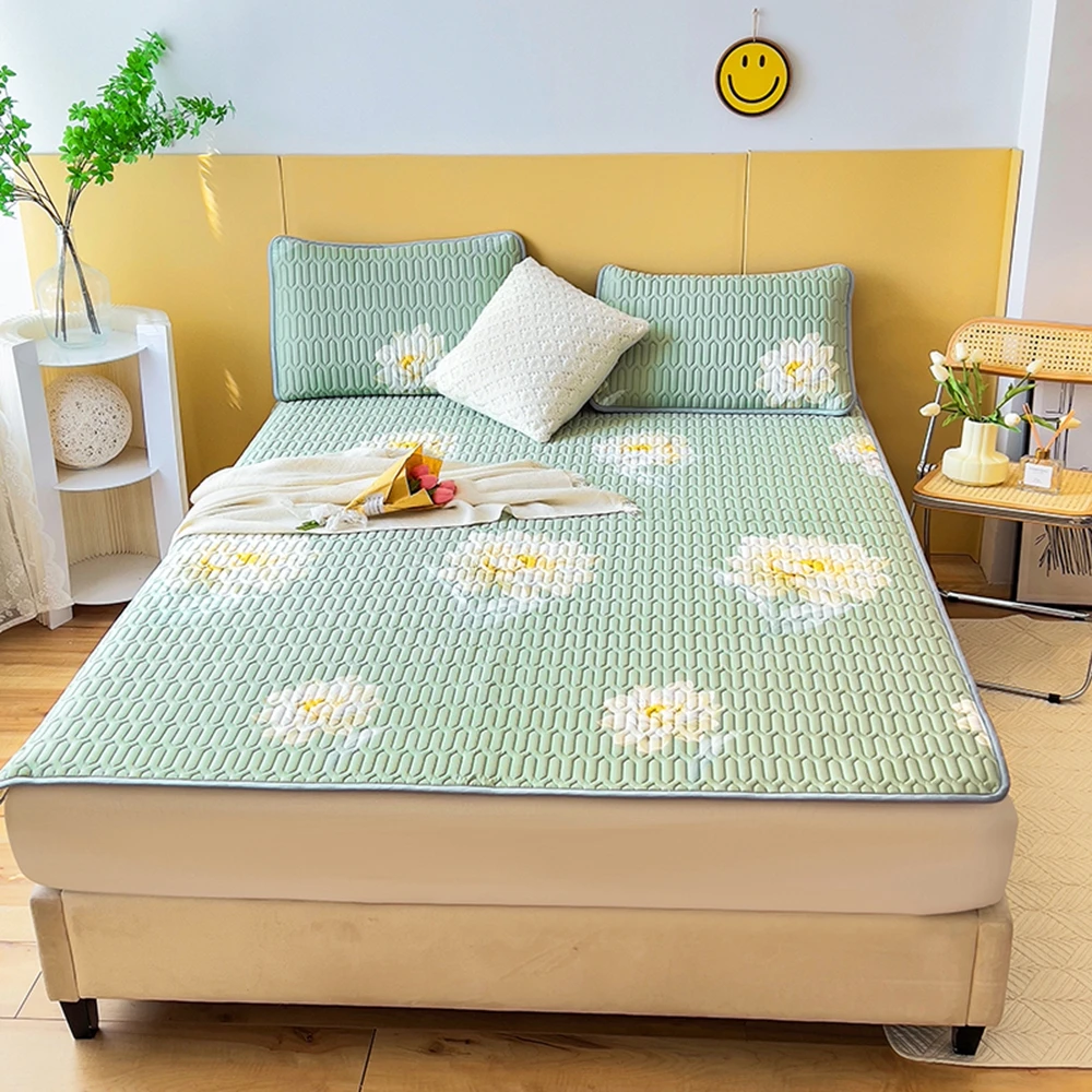 Chinese Cooling Bed Mat Floral Pattern 3-Piece Set with Flat Bed Sheets for Home Hotel Bedroom Use Stitching Technics