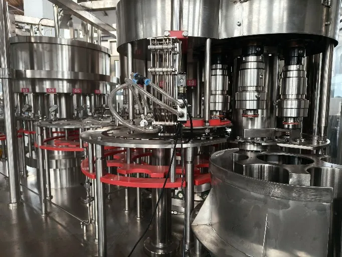 Máquina de recheo de botellas de zume de alto rendemento envasado de zume Maquinaria de produción de líquidos Liña de produción de recheo de bebidas