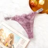 Pizzo viola chiaro a forma di T