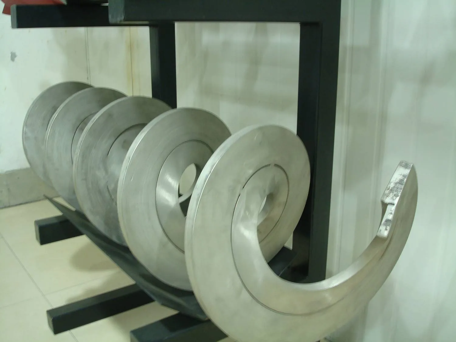 
Промышленный спиральный винтовой конвейер, долгий шаг, бесшафный непрерывный полет 