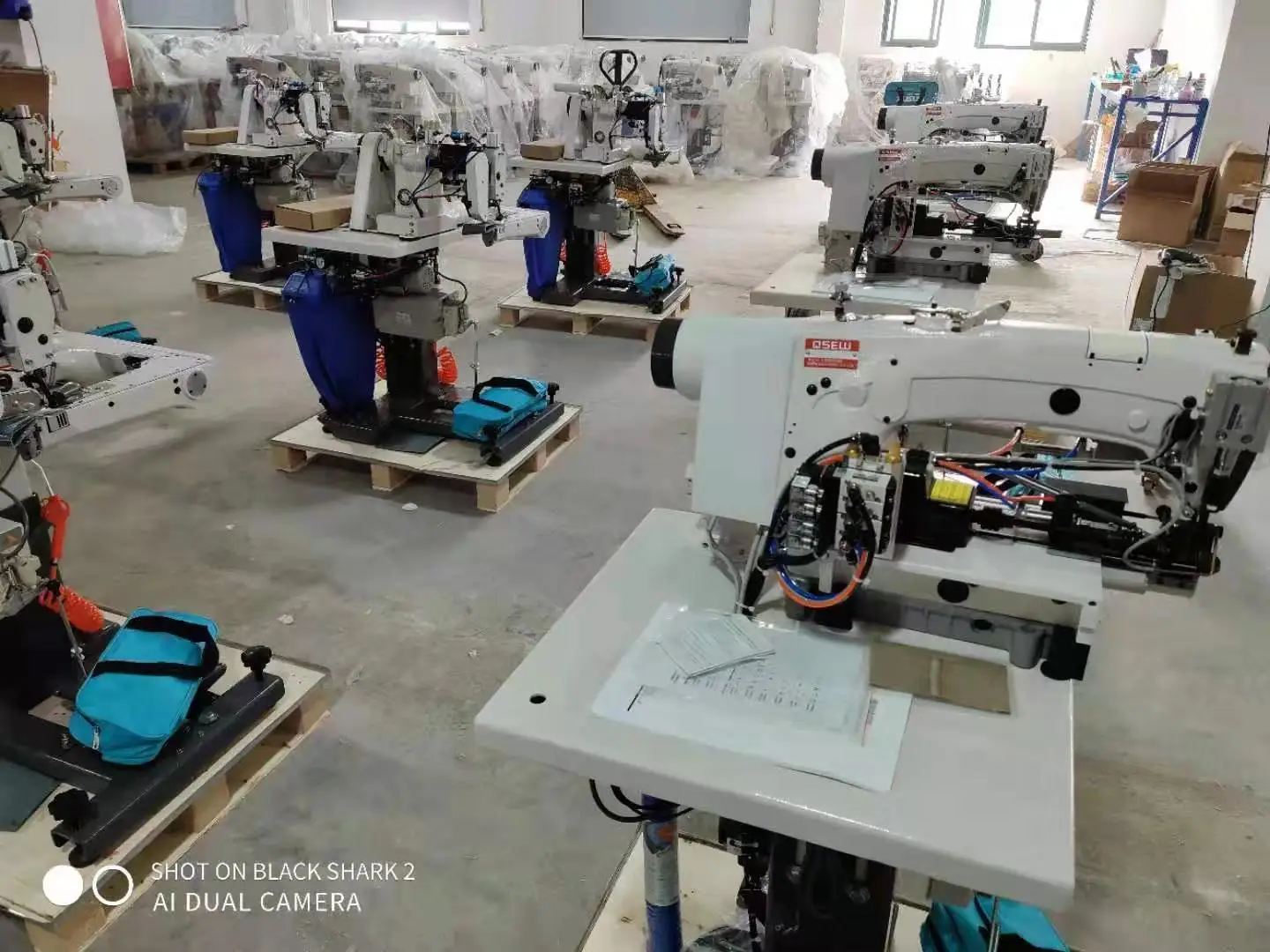 QS-63900 High Speed Automatic Computer Lockstitch Jean Bottom Hemming Industrial Sewing Machine Jeans Making Machine