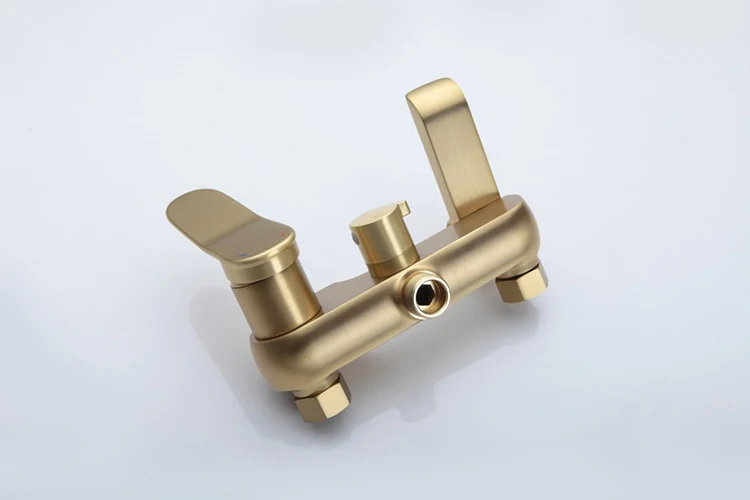 Juego de mezclador de grifo de ducha de lluvia expuesto montado en la pared de latón dorado para baño