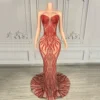 Maglia nuda con pietra rossa