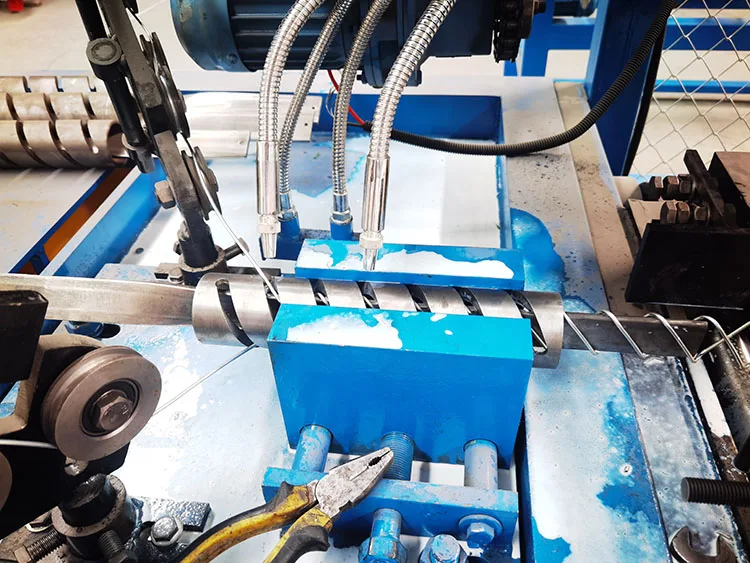 Fully Automatic Diamond Gi Double Manual Operate Wire Mesh Chain Link Fence Weaving Net Fencing Making Machine Factory Price