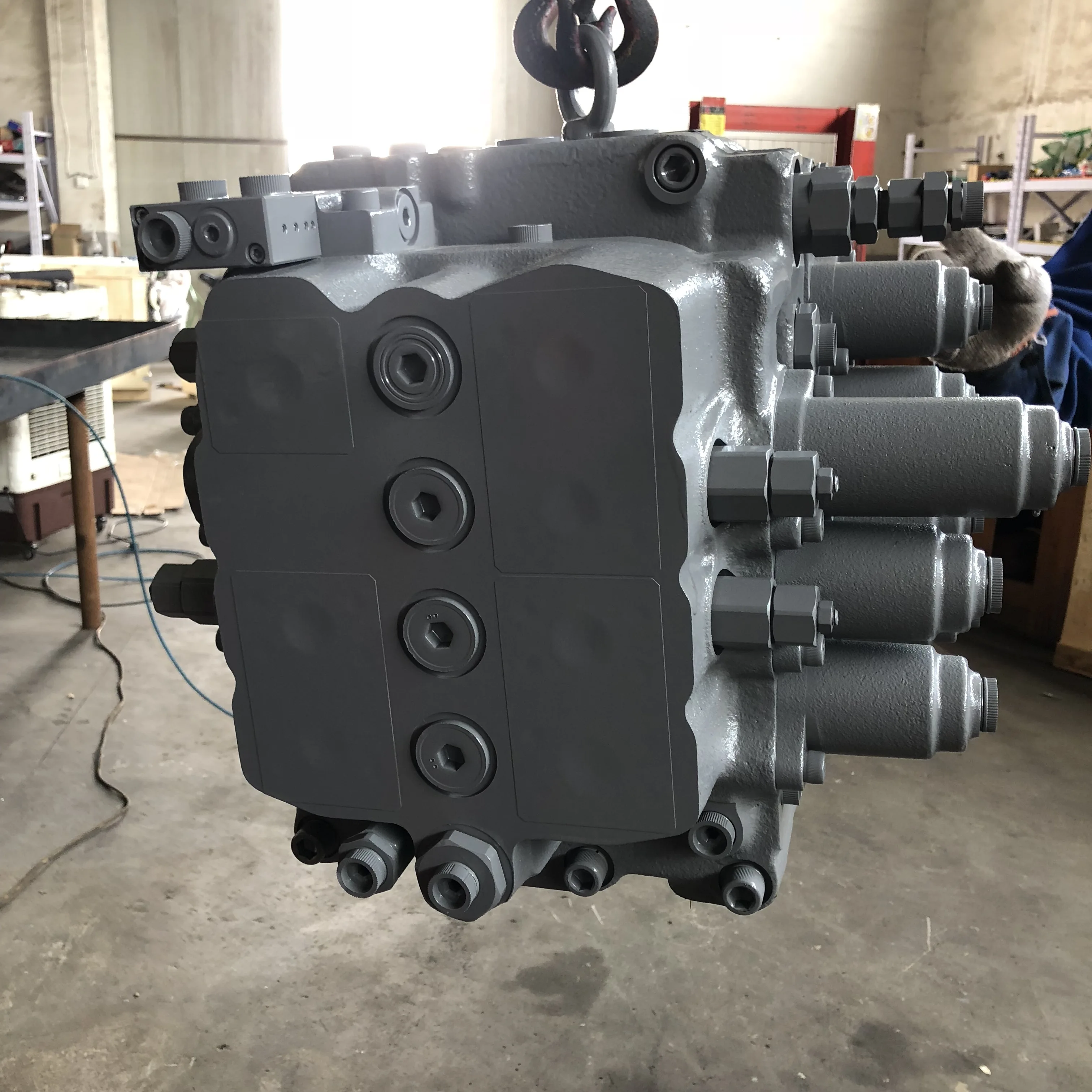 High-quality Hydraulic Main Control Valve for Volvo EC290B