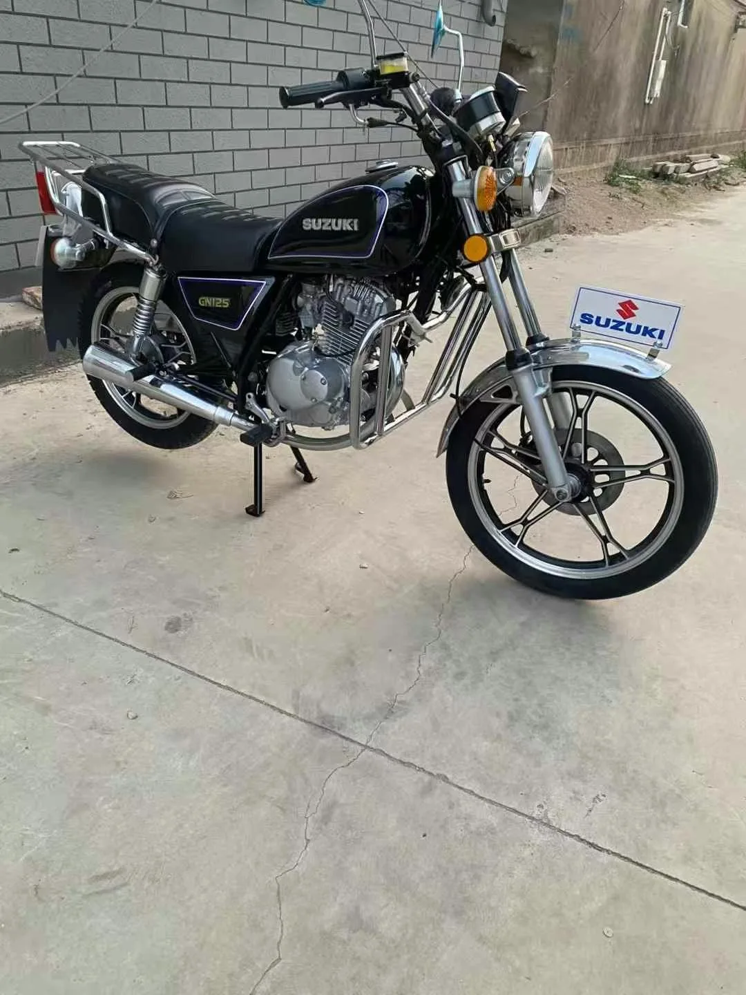 Second-Hand Suzuki GN125 Motorcycle - 125cc Engine, 80km/h Max
