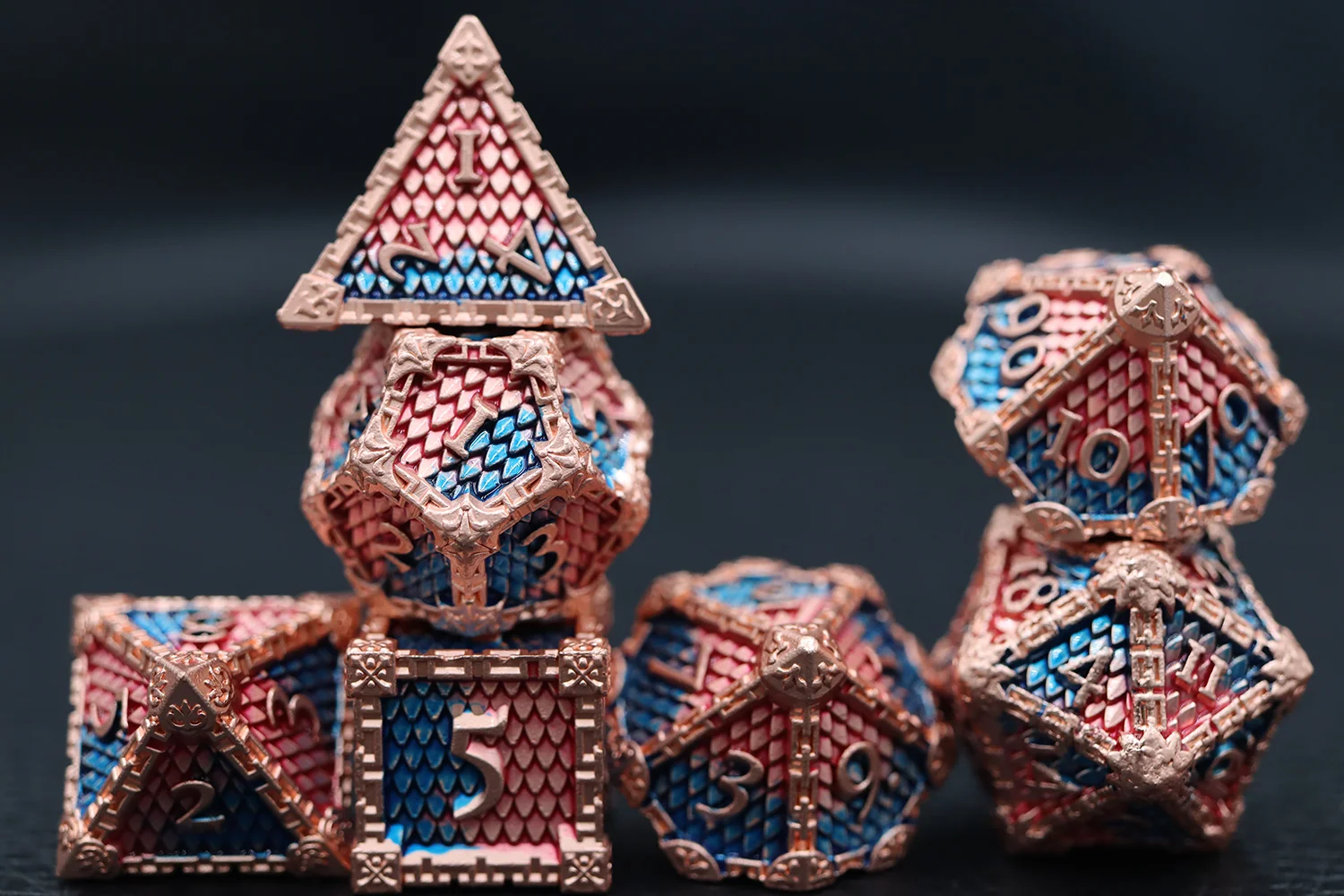 New Design 7 PCS Dragon Scale Metal Dice Set Red & Blue Brass Zinc Alloy for DND Games manufacture