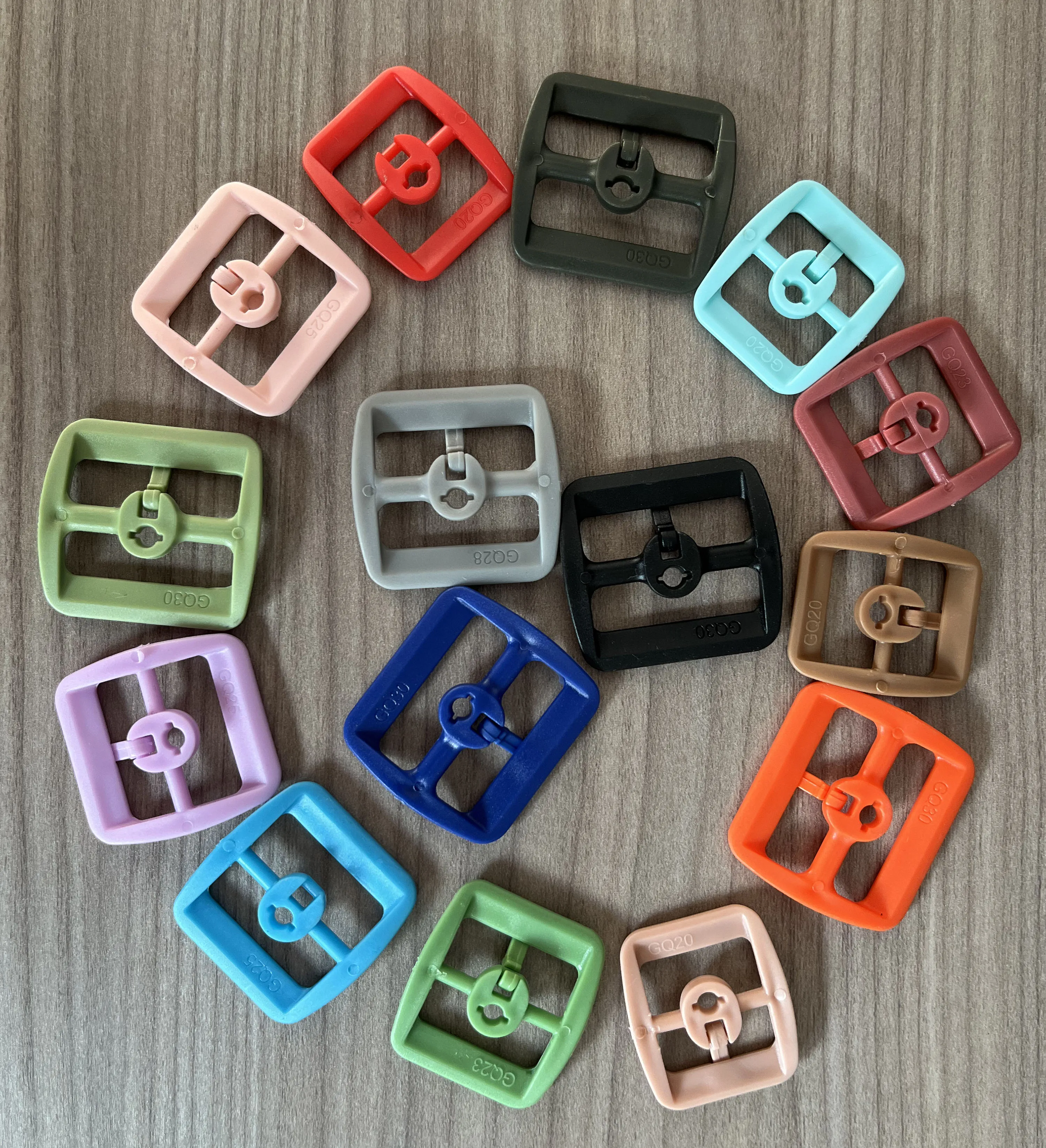 Женские шлепанцы с