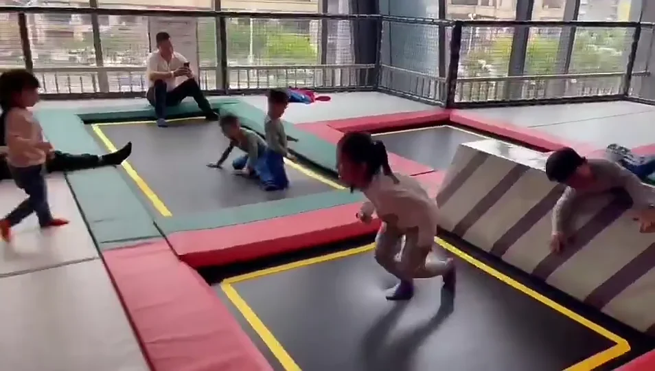 Indoor Trampoline самокат